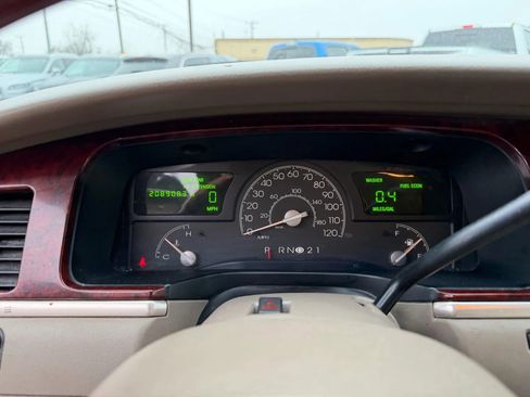 Used 2003 Lincoln Town Car Cartier image 11