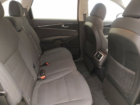 Used 2017 Kia Sorento AWD w/ LX Convenience Package image 19
