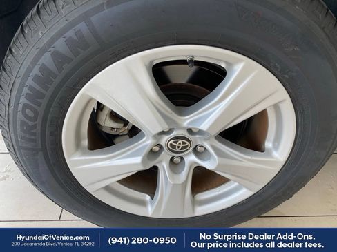 Used 2020 Toyota Highlander LE FWD image 9