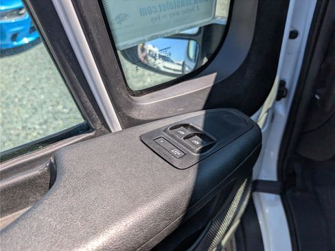 Used 2023 RAM ProMaster 2500 w/ Convenience Group image 16