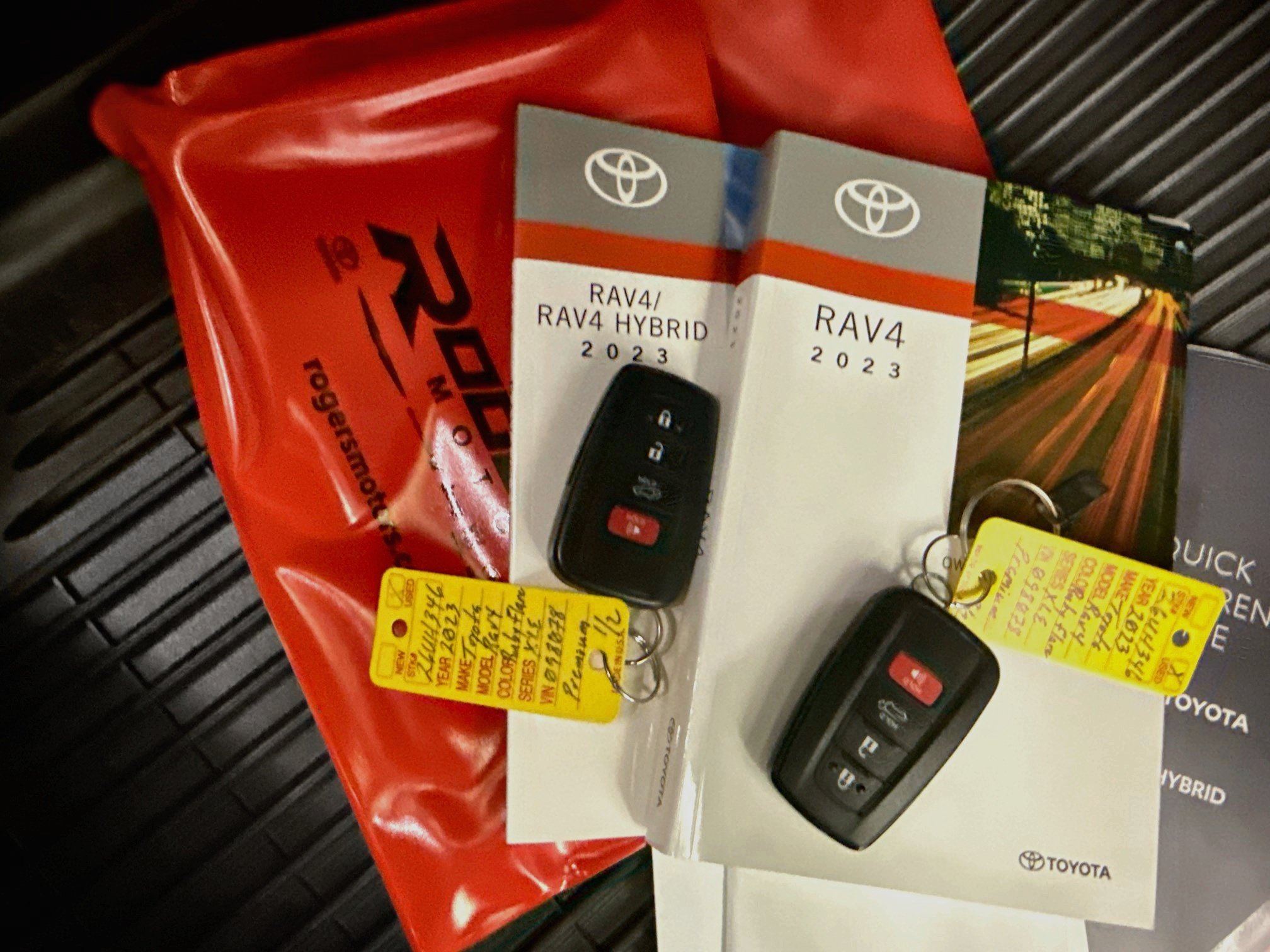 Certified 2023 Toyota RAV4 XLE Premium AWD/4WD image 35