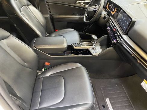 Used 2026 Kia Sportage EX FWD image 24