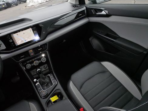 Certified 2022 Volkswagen Taos SEL image 11