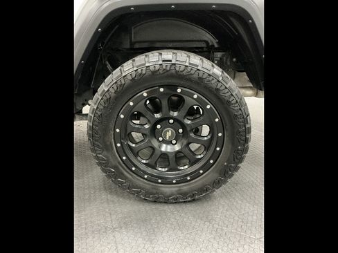 Used 2024 Jeep Gladiator Sport AWD/4WD image 38