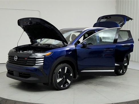 New 2025 Nissan Kicks SR image 11