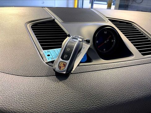 Certified 2023 Porsche Cayenne Platinum Edition AWD/4WD image 21