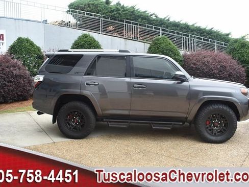 Used 2022 Toyota 4Runner SR5 RWD image 11