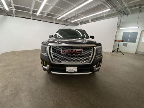 Used 2023 GMC Yukon XL Denali w/ LPO, Floor Liner Package AWD/4WD image 9