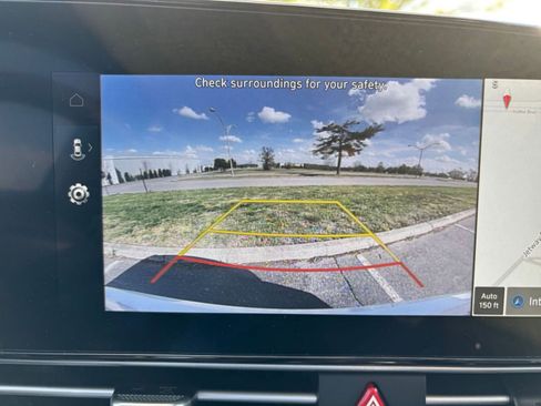 Used 2025 Hyundai Elantra SEL FWD image 23