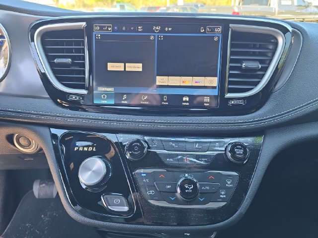 New 2026 Chrysler Pacifica Select w/ S Appearance Package FWD image 17