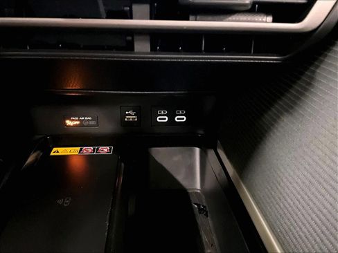 Used 2025 Toyota Camry SE w/ Convenience Package image 26