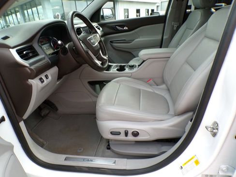 Used 2023 GMC Acadia SLT image 14