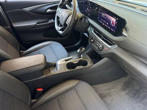 Used 2025 Buick Envista Preferred FWD image 17