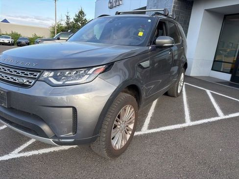 Used 2017 Land Rover Discovery HSE AWD/4WD image 3