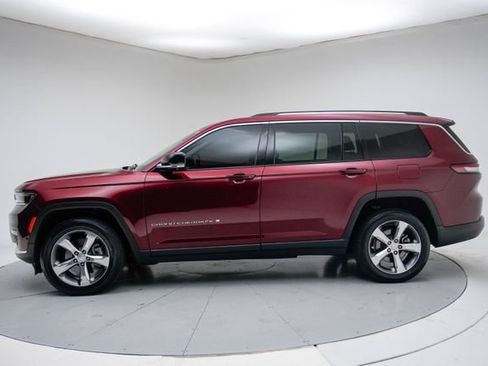Used 2022 Jeep Grand Cherokee L Limited w/ Luxury Tech Group II AWD/4WD image 2