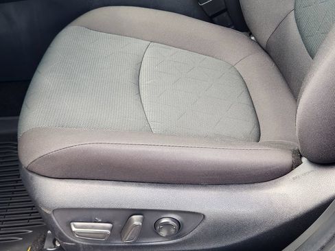 Used 2025 Toyota RAV4 XLE w/ Convenience Package FWD image 23