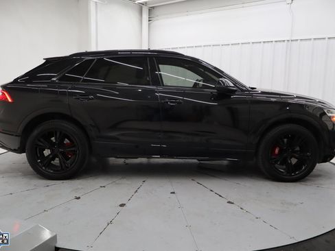 Used 2022 Audi Q8 Premium image 2