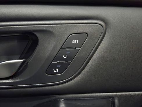 Used 2023 Nissan Rogue SL image 18
