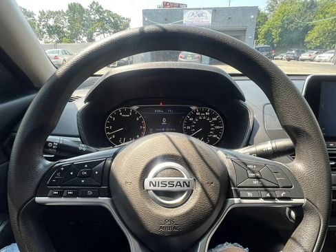 Used 2022 Nissan Altima 2.5 SV FWD image 18