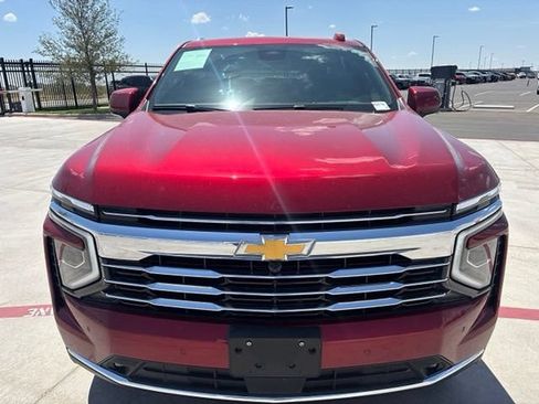 Used 2025 Chevrolet Suburban LT w/ Comfort Package RWD image 3