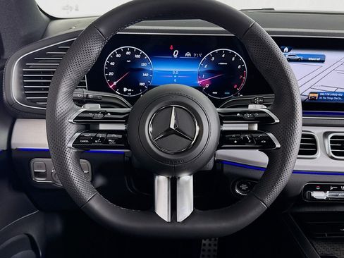 New 2026 Mercedes-Benz GLS 580 4MATIC image 18