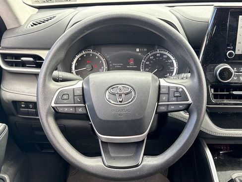 Used 2023 Toyota Highlander L FWD image 13