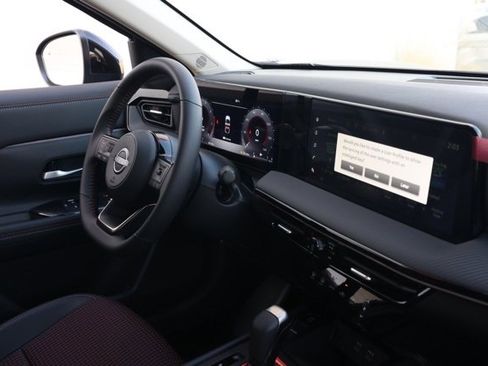 New 2025 Nissan Kicks SR image 20