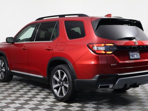 Used 2025 Honda Pilot Elite image 6