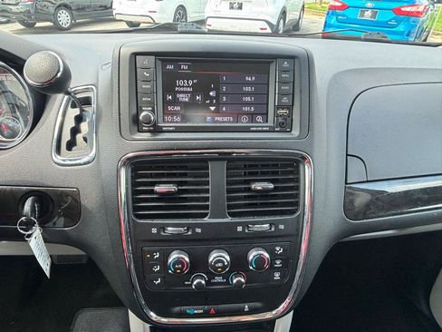 Used 2019 Dodge Grand Caravan SE FWD image 48