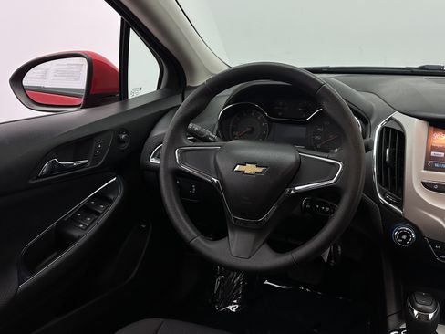Used 2017 Chevrolet Cruze LS FWD image 23