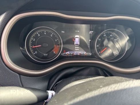 Used 2015 Jeep Cherokee Limited image 17