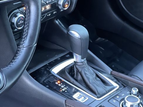 Used 2018 MAZDA MAZDA3 Touring image 20