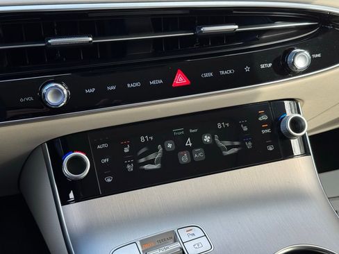 New 2026 Genesis GV70 2.5T Advanced image 31