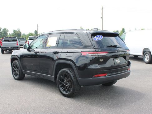 Used 2024 Jeep Grand Cherokee Altitude AWD/4WD image 7