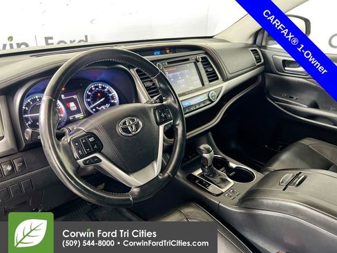 Used 2018 Toyota Highlander XLE image 3