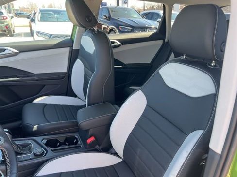 New 2026 Volkswagen Taos SEL AWD/4WD image 7