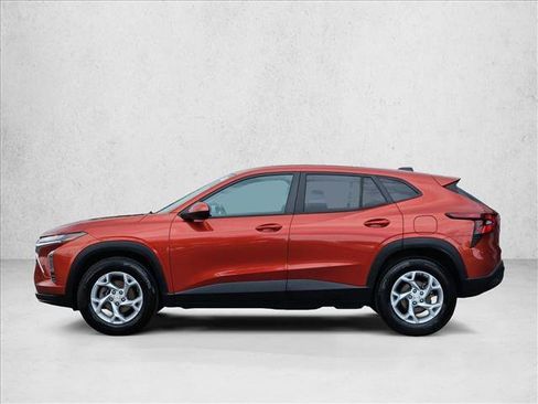 Used 2024 Chevrolet Trax LS w/ LS Convenience Package FWD image 5