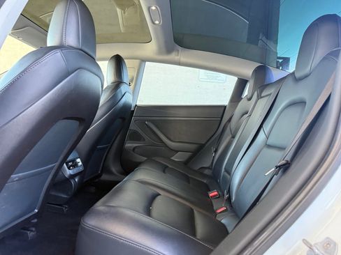 Used 2020 Tesla Model 3 Standard Range image 15