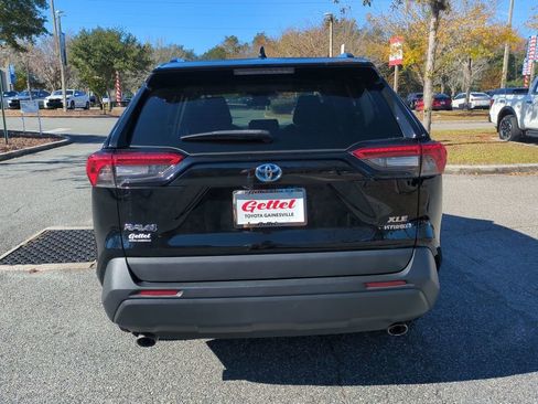 Certified 2022 Toyota RAV4 XLE image 6