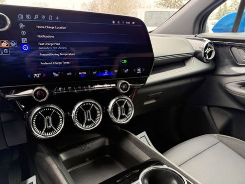 Used 2024 Chevrolet Blazer EV LT image 30