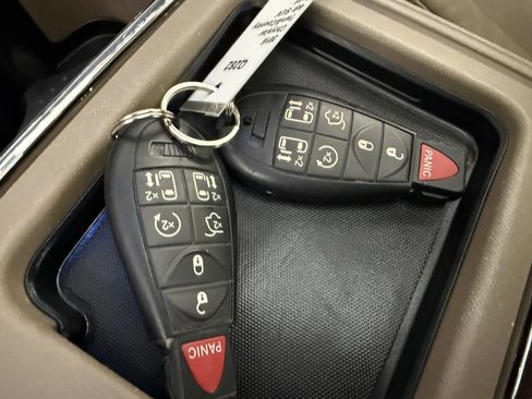 Used 2016 Chrysler Town & Country Limited Platinum image 20