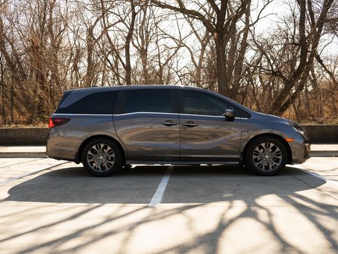 Used 2025 Honda Odyssey Touring image 10