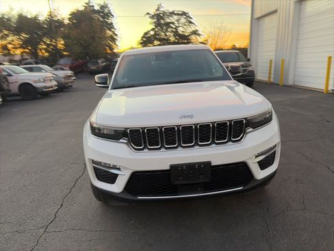 Used 2023 Jeep Grand Cherokee Limited image 2