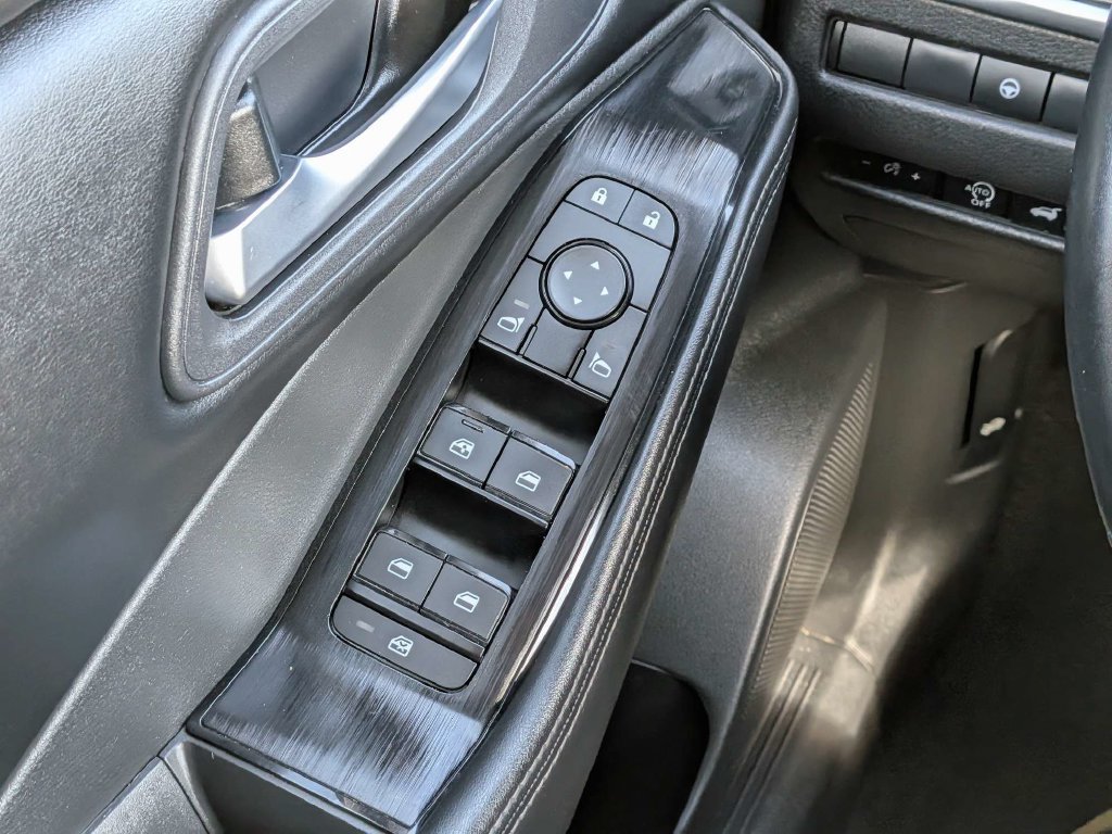 Used 2025 Nissan Rogue SV FWD image 21