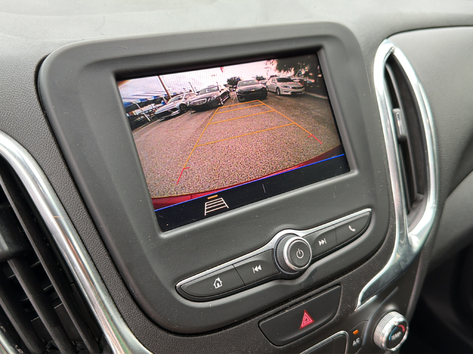 Used 2020 Chevrolet Equinox LT FWD image 24