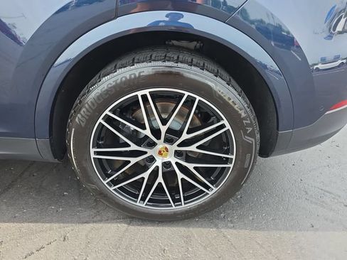 Used 2024 Porsche Cayenne AWD/4WD image 35