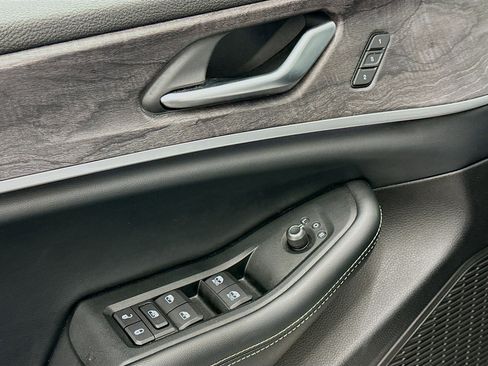 Used 2024 Jeep Grand Cherokee Limited image 15