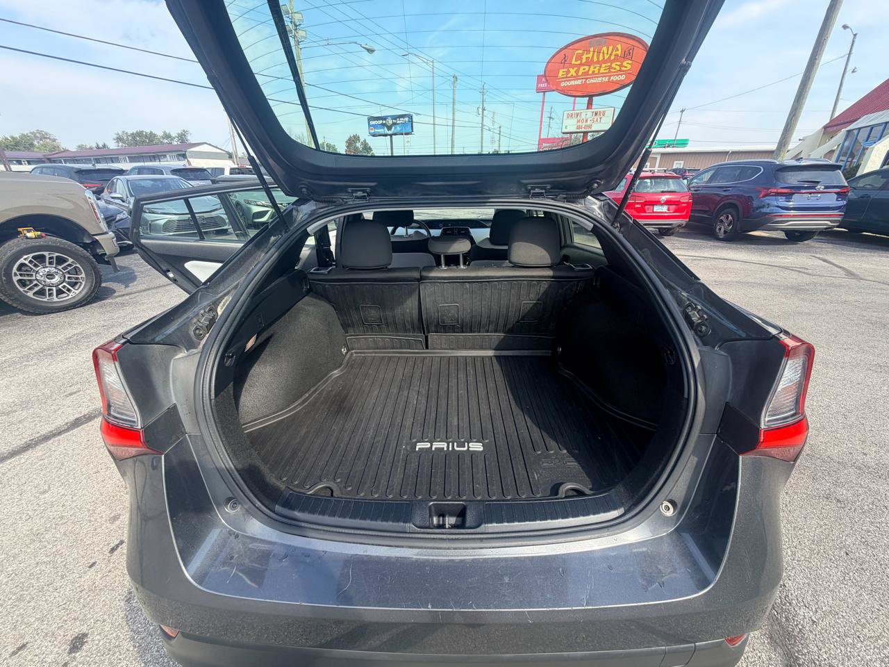 Used 2019 Toyota Prius LE AWD/4WD image 18