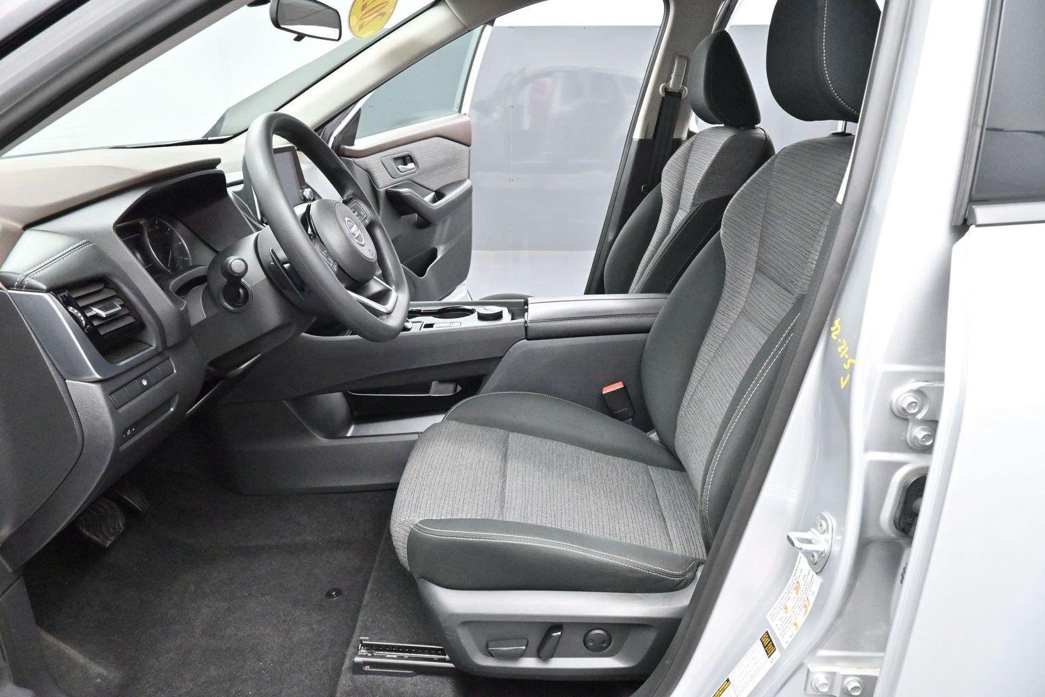Used 2021 Nissan Rogue SV AWD/4WD image 11