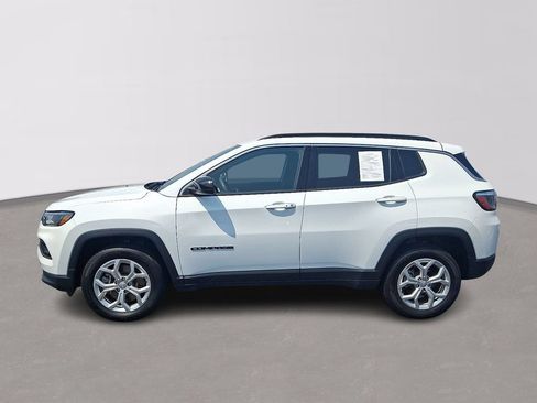 Used 2024 Jeep Compass Latitude AWD/4WD image 7